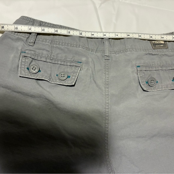 The North Face Shorts Womens Size 10L Gray Ripstop 10” Inseam Cargo Hiking - Picture 5 of 7